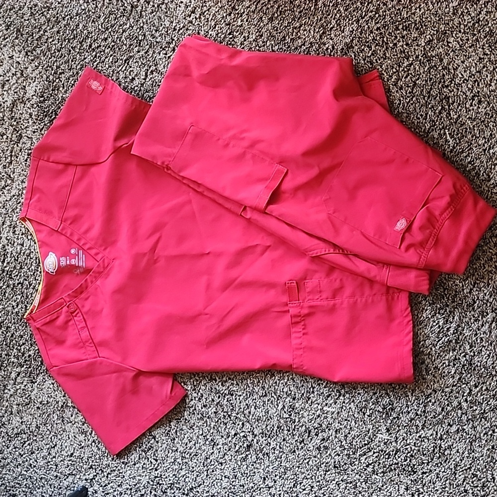 Dickies red ♥️ small scrub set